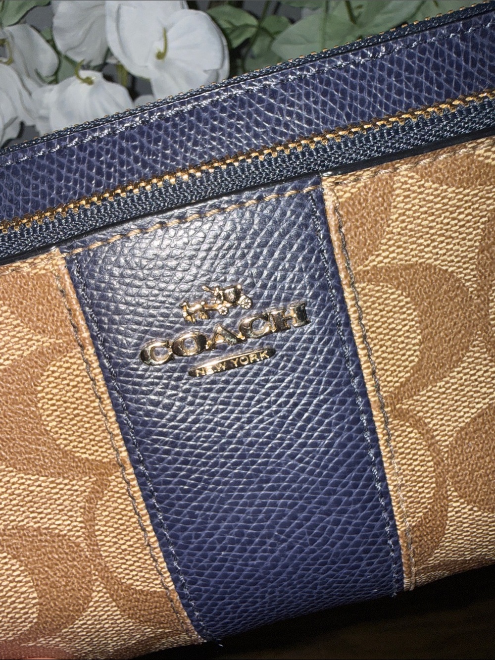 Coach NWOT double zip Tan Signature Canvas Wristlet with Navy Leather Trim - Picture 4 of 11